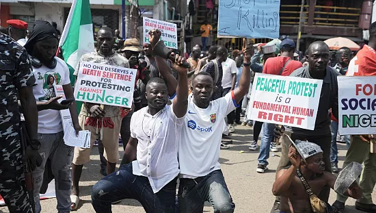 Célébrations et protestations : le Nigeria marque 26 ans de démocratie ininterrompue